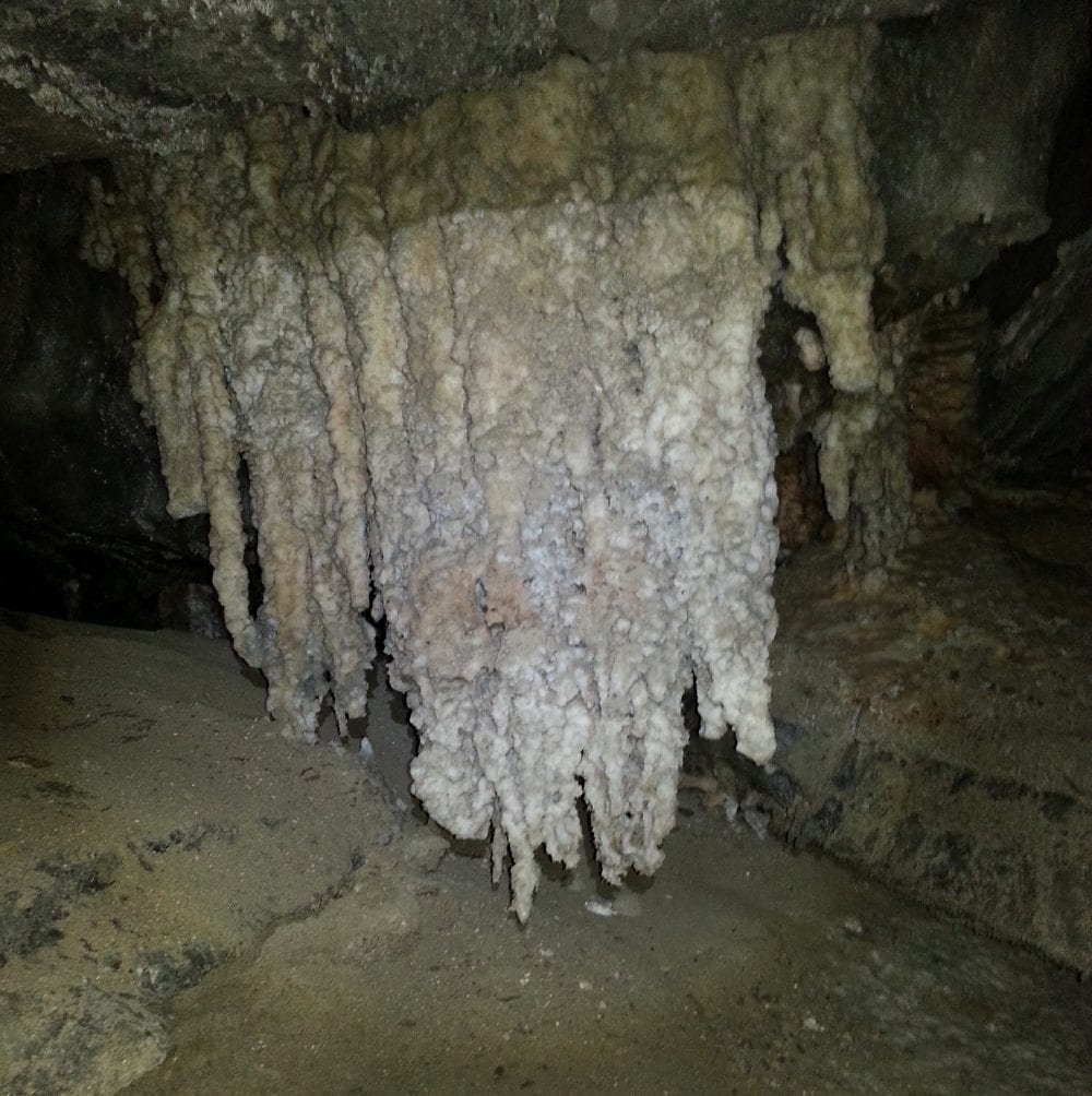 נטיפי מלח במערת מלח banketgarim