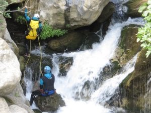 טיול קניונינג - טיול בכרתים עם ערוצים בטבע