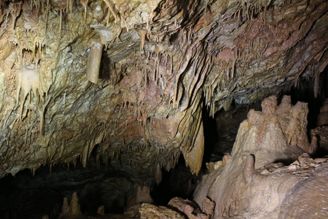 טיול סנפלינג למערה עם ערוצים בטבע