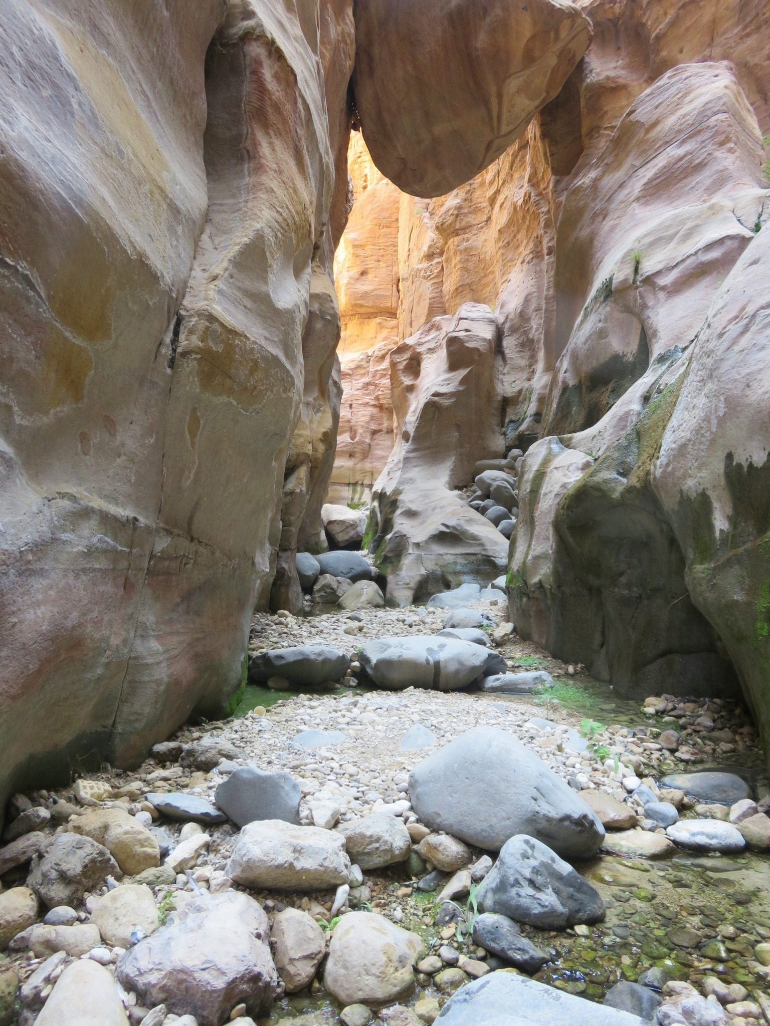 ואדי גוואר - Wadi Ghuweir - ירדן עם ערוצים בטבע
