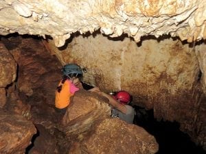 טיול משפחות במערת עלמה בגליל - ערוצים בטבע