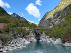מטיבי לכת אלבניה - האלפים האלבניים - ערוצים בטבע