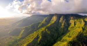 טרק בטנזניה אוהבי לכת - ערוצים בטבע